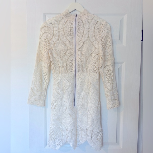 White lace long sleeve dress with lining from the waist down size small - Picture 2 of 4